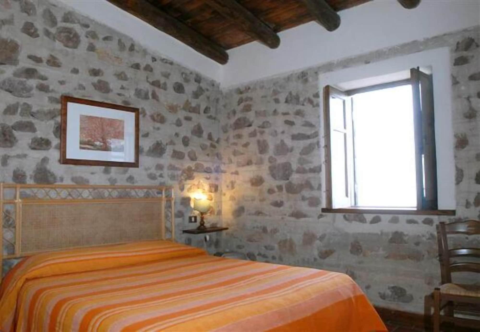 Agriturismo Santa Margherita Gioiosa Marea Buitenkant foto