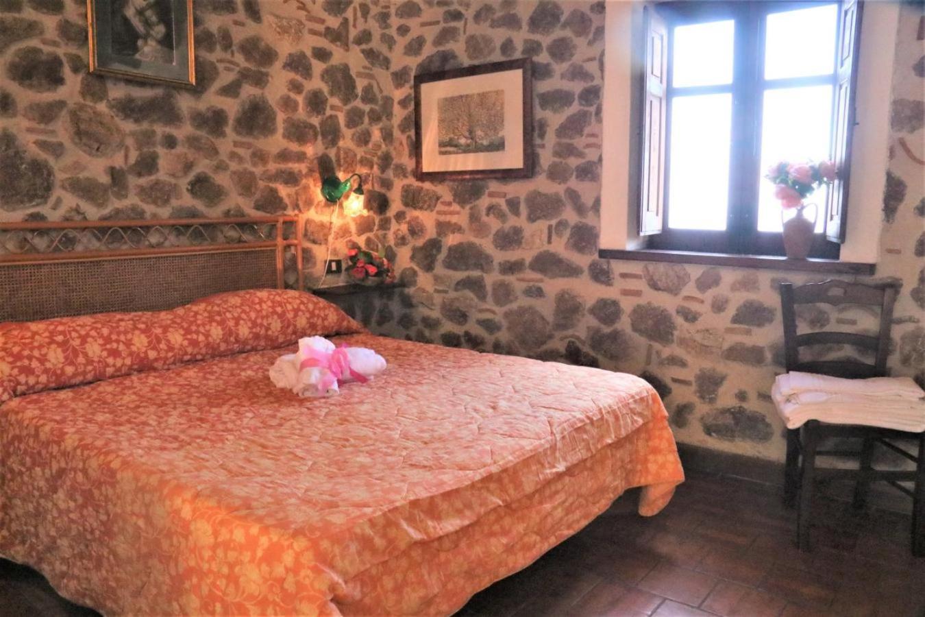Agriturismo Santa Margherita Gioiosa Marea Buitenkant foto